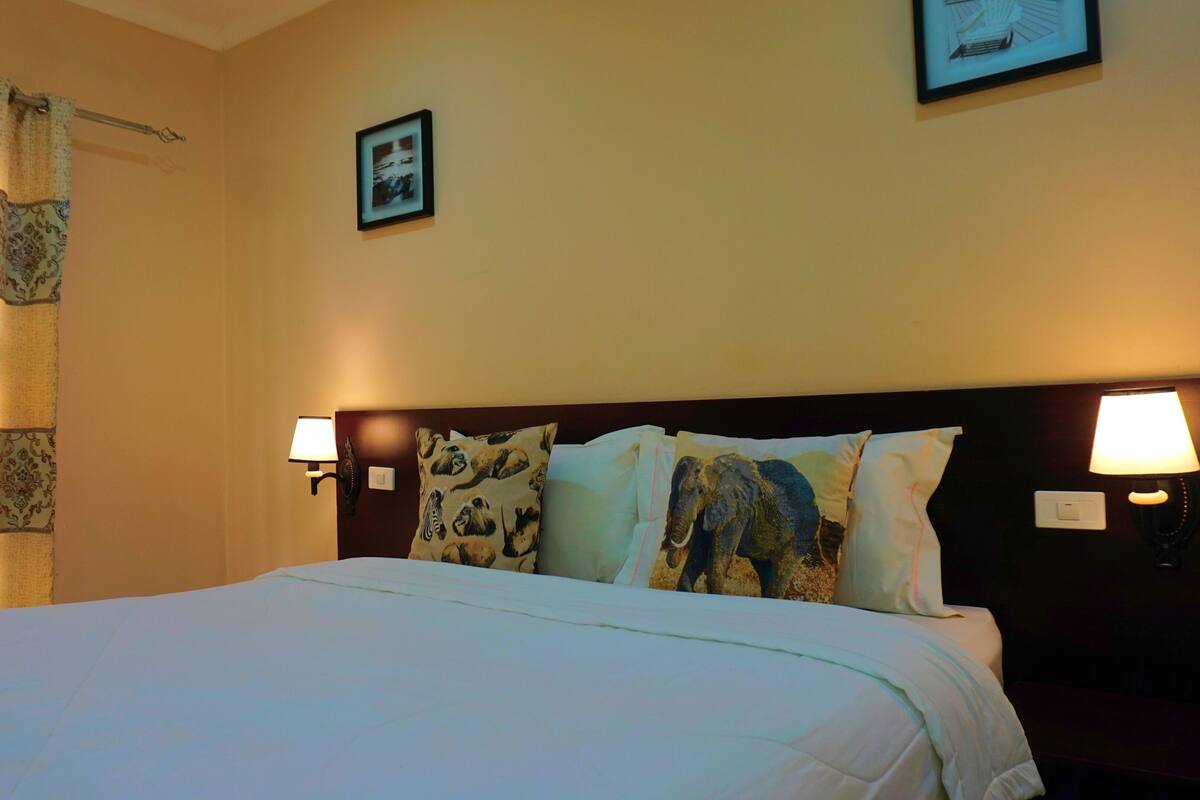 Executive Double or Twin Room, 1 Bedroom, Non Smoking, Pool View | 1 bedroom, in-room safe, individually decorated, individually furnished