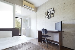 Single Room (Check-in 3pm-6pm only) | Desk, soundproofing, free WiFi, bed sheets