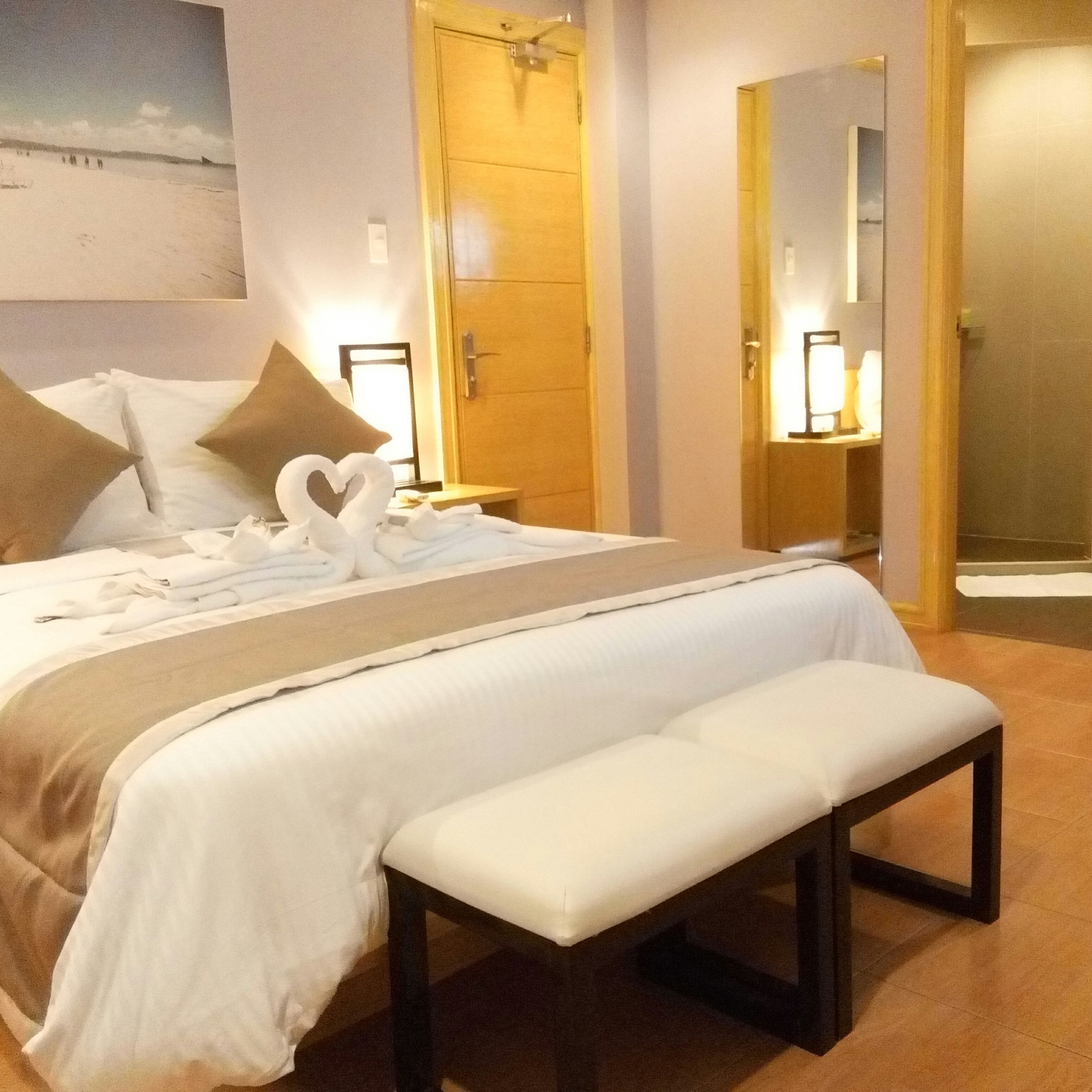 1 bedroom, premium bedding, minibar, in-room safe