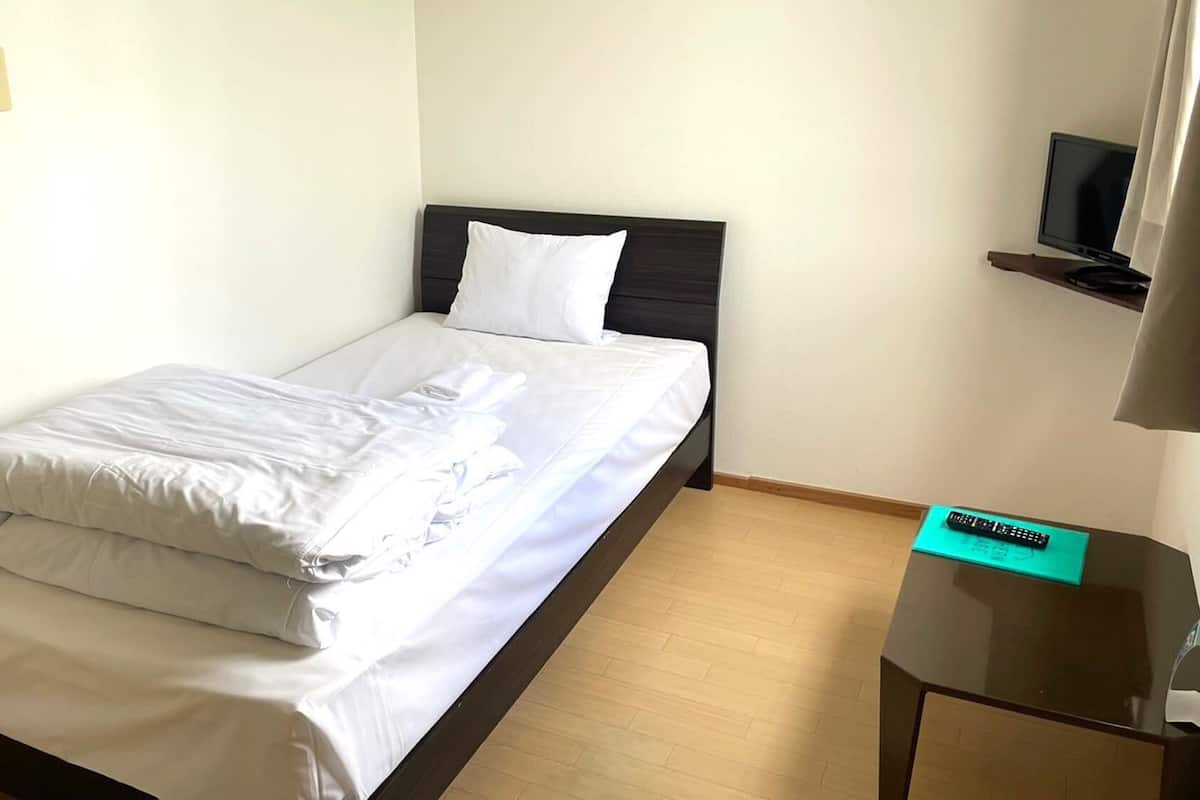 WiFi (free), bed sheets
