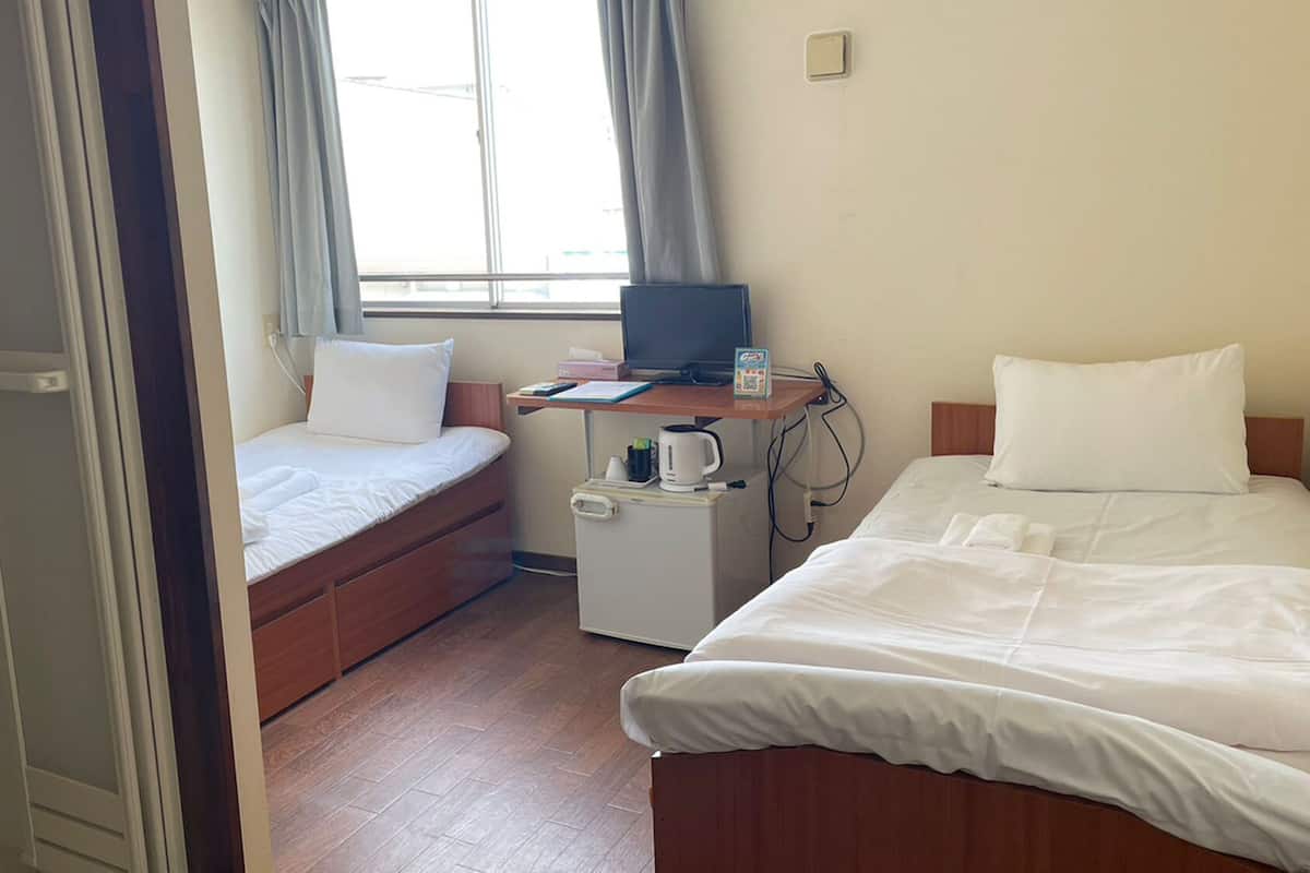 WiFi (free), bed sheets