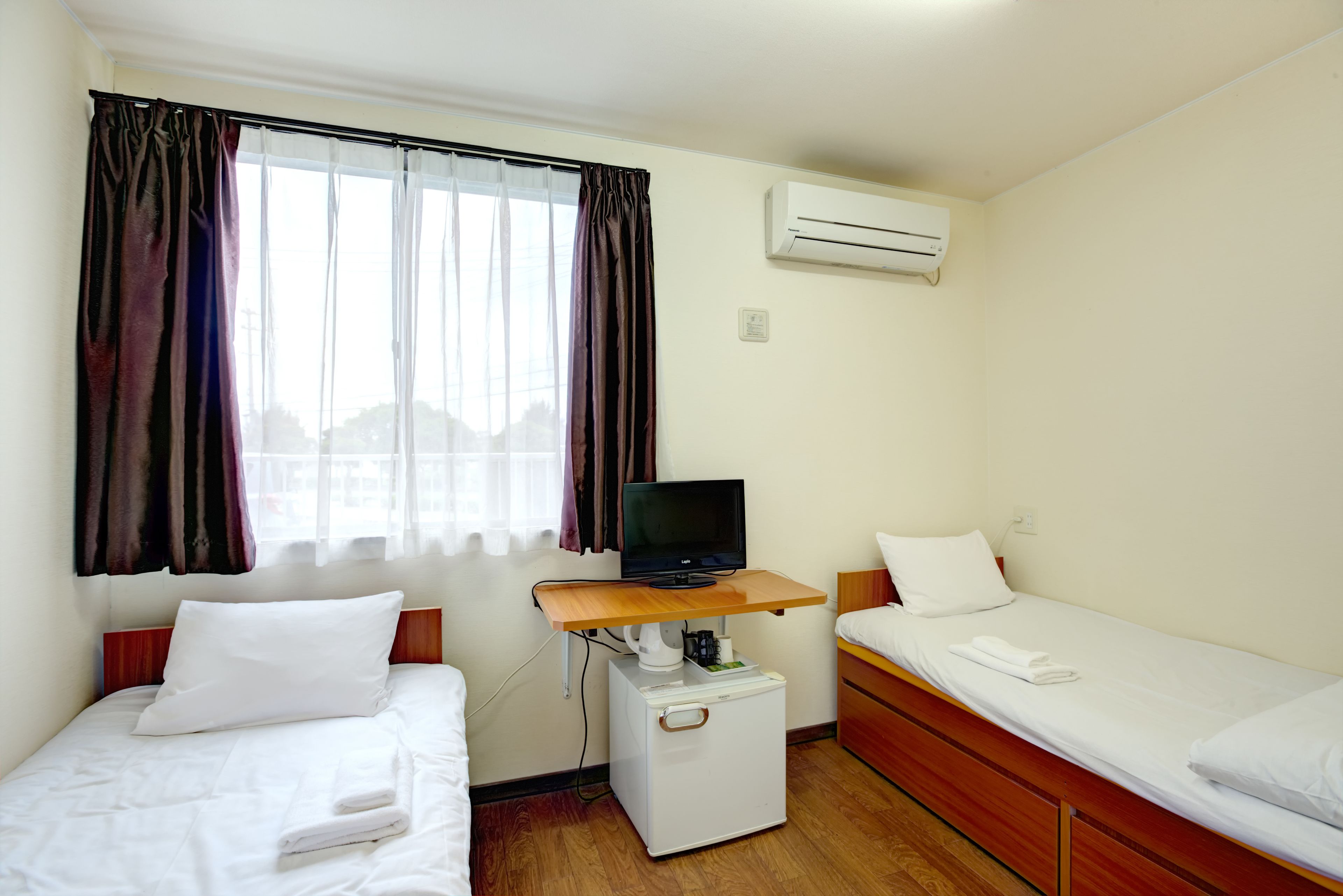 Free WiFi, bed sheets