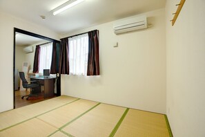 Family Room, Non Smoking | Free WiFi, bed sheets