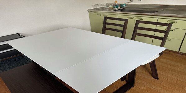 Family Room, Non Smoking | Free WiFi, bed sheets