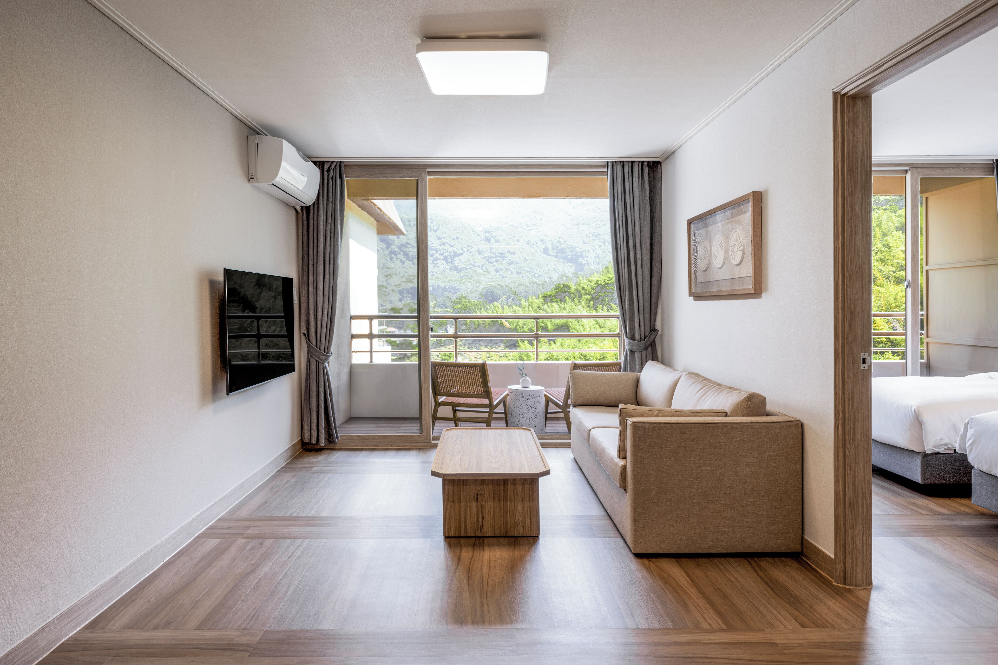 kenshington deluxe (bed type randomly assigned) | 1 bedroom, blackout curtains, soundproofing, free wifi