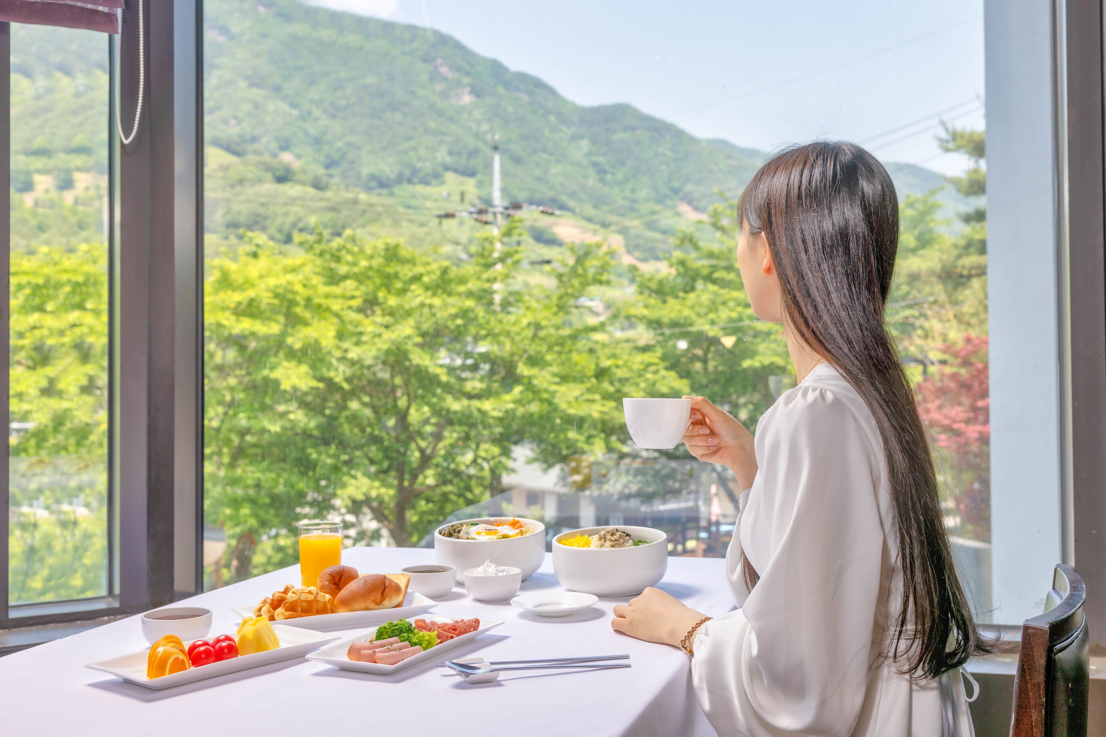 Daily buffet breakfast (KRW 17900 per person)