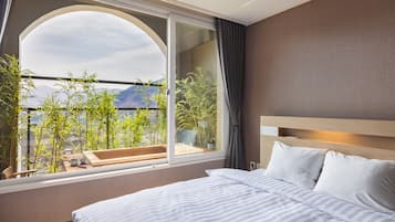 Deluxe Spa(No Cooking) | Blackout drapes, soundproofing, free WiFi, wheelchair access