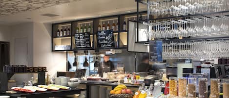 Daily buffet breakfast (JPY 4300 per person)