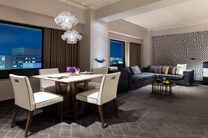 50-inch flat-screen TV with satellite channels, TV - Courtyard by Marriott Shin-Osaka Station (Osaka)