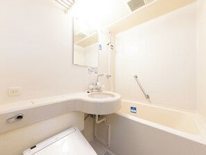 Combined shower/tub, deep soaking tub, free toiletries, hair dryer