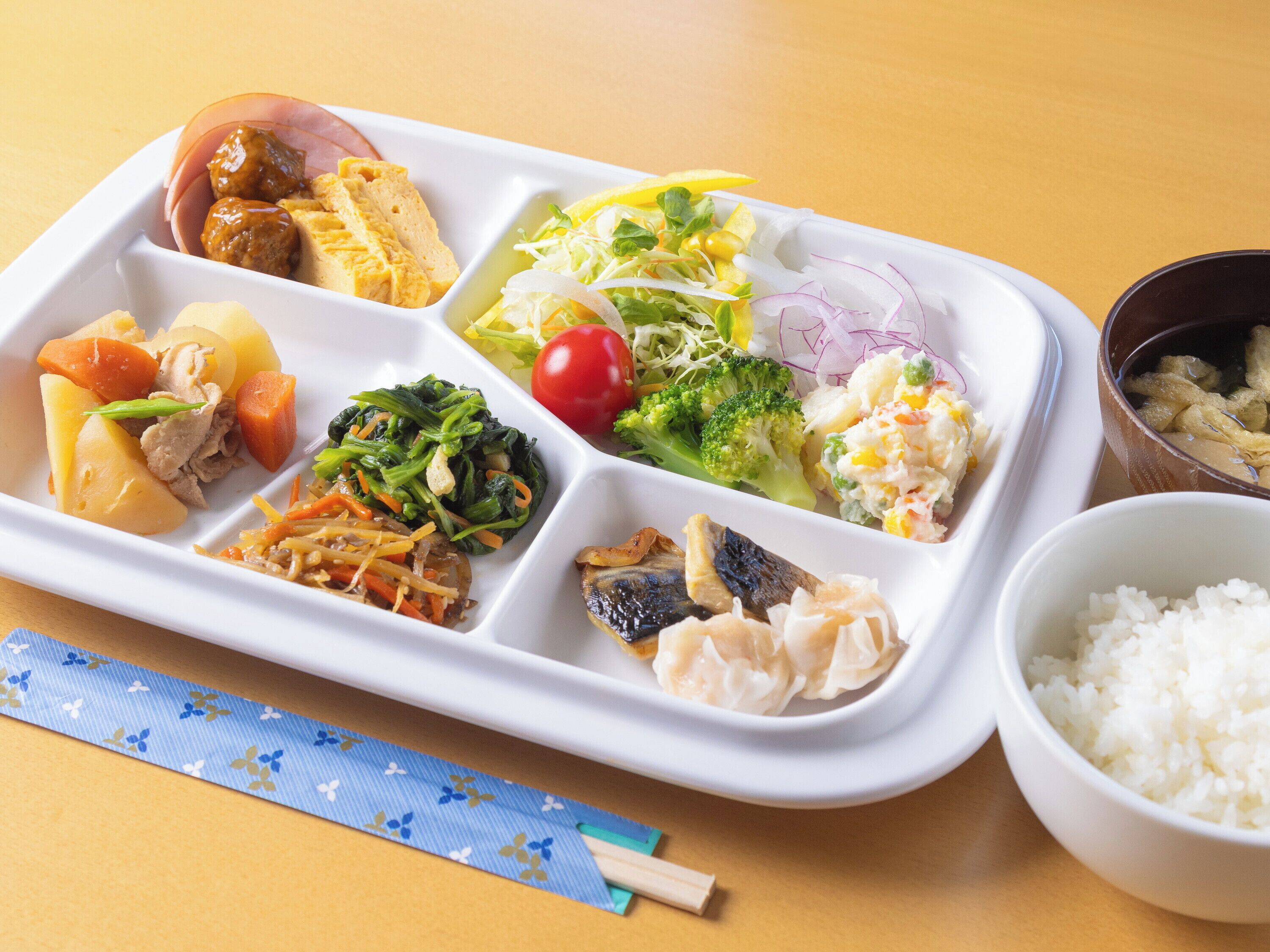 매일 뷔페 아침 식사 유료