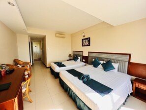 Minibar, in-room safe, desk, rollaway beds - The Coast Hotel Vung Tau (Vung Tau)