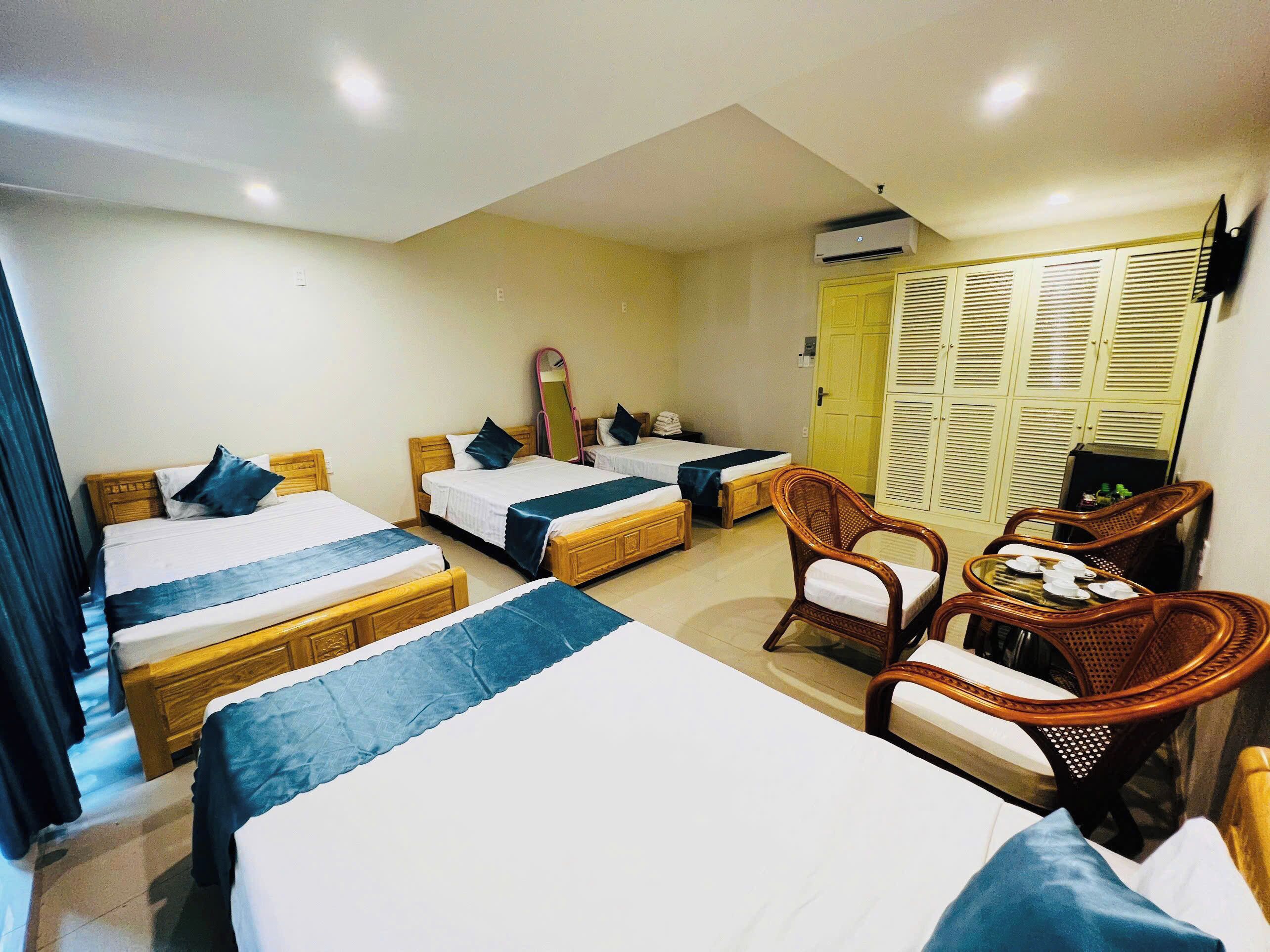 Phòng dành cho gia đình, quang cảnh thành phố | Phòng khách | TV màn hình phẳng 32-inch có truyền hình cáp, TV 