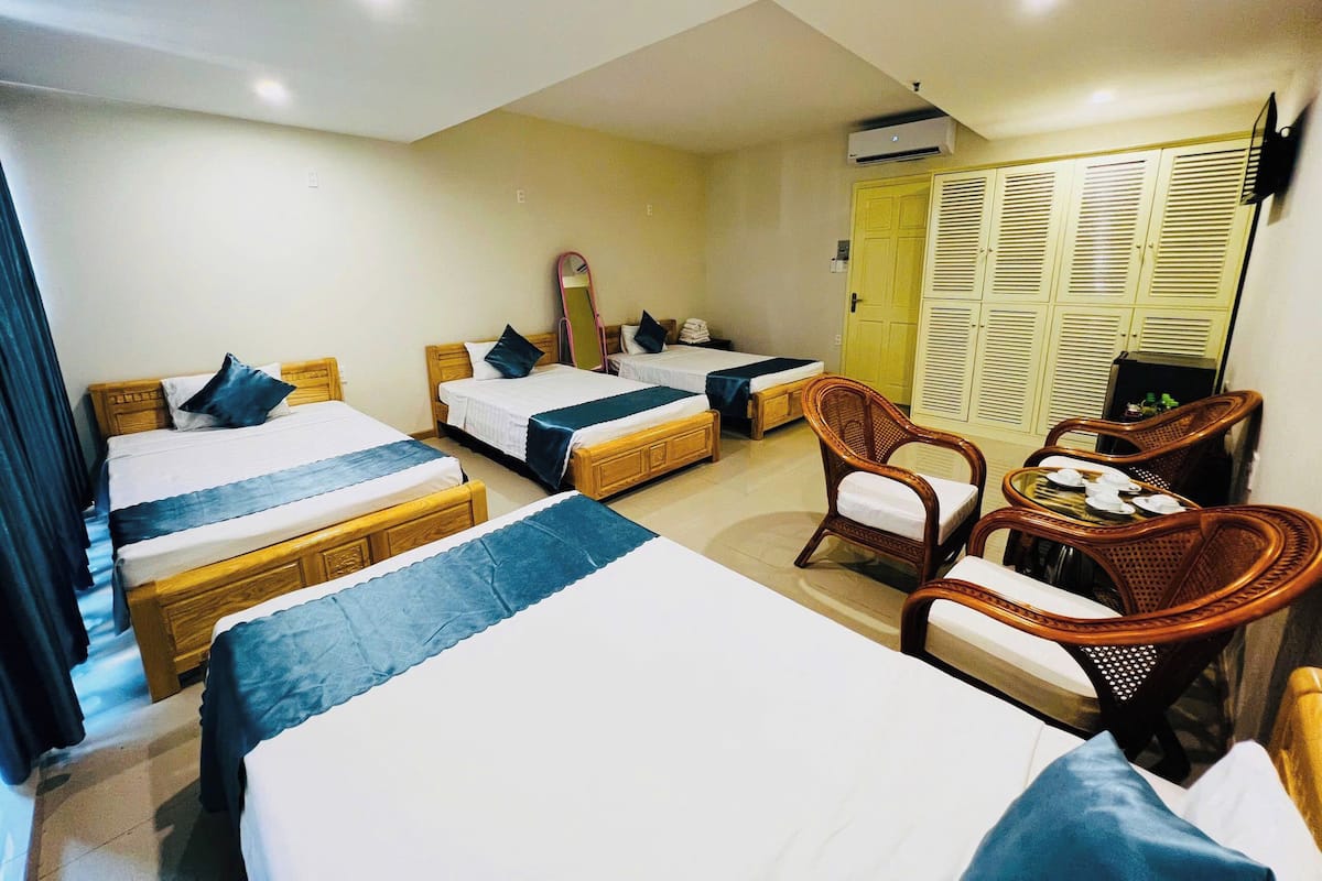 Family Room, City View | Living room | 32-inch flat-screen TV with cable channels, TV