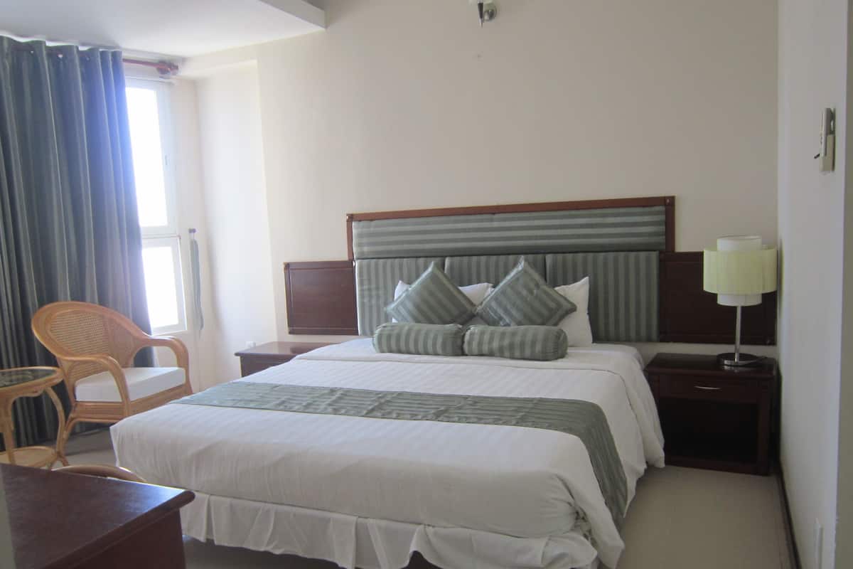 Superior Double Room, Partial Sea View | Minibar, in-room safe, desk, rollaway beds