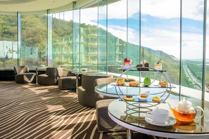 Free daily continental breakfast - H Resort (Fangshan)