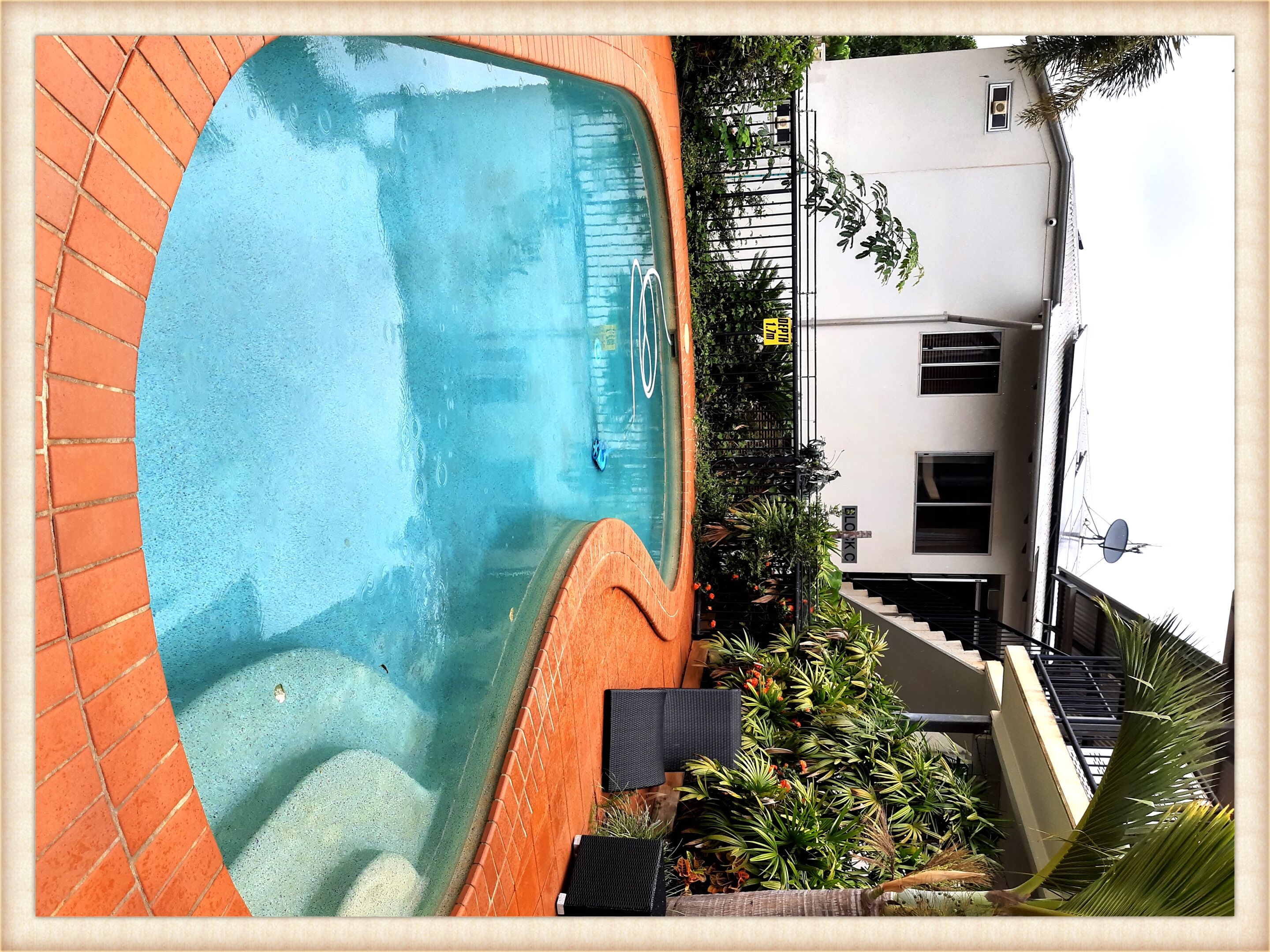 outdoor pool, open 7:00 am to 7:00 pm, pool loungers