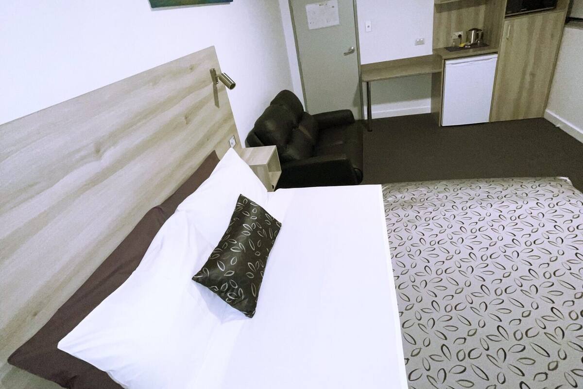 Superior Double Room, 1 Queen Bed, Non Smoking, Ensuite | Premium bedding, desk, laptop workspace, blackout drapes
