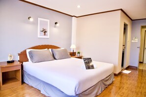 Chambre Double Supérieure, balcon | Vue sur la rue