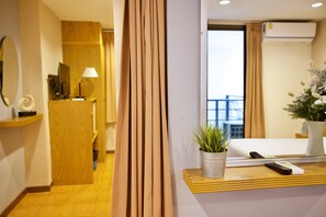 Family Quadruple Room, 2 Queen Beds | Free WiFi, bed sheets
