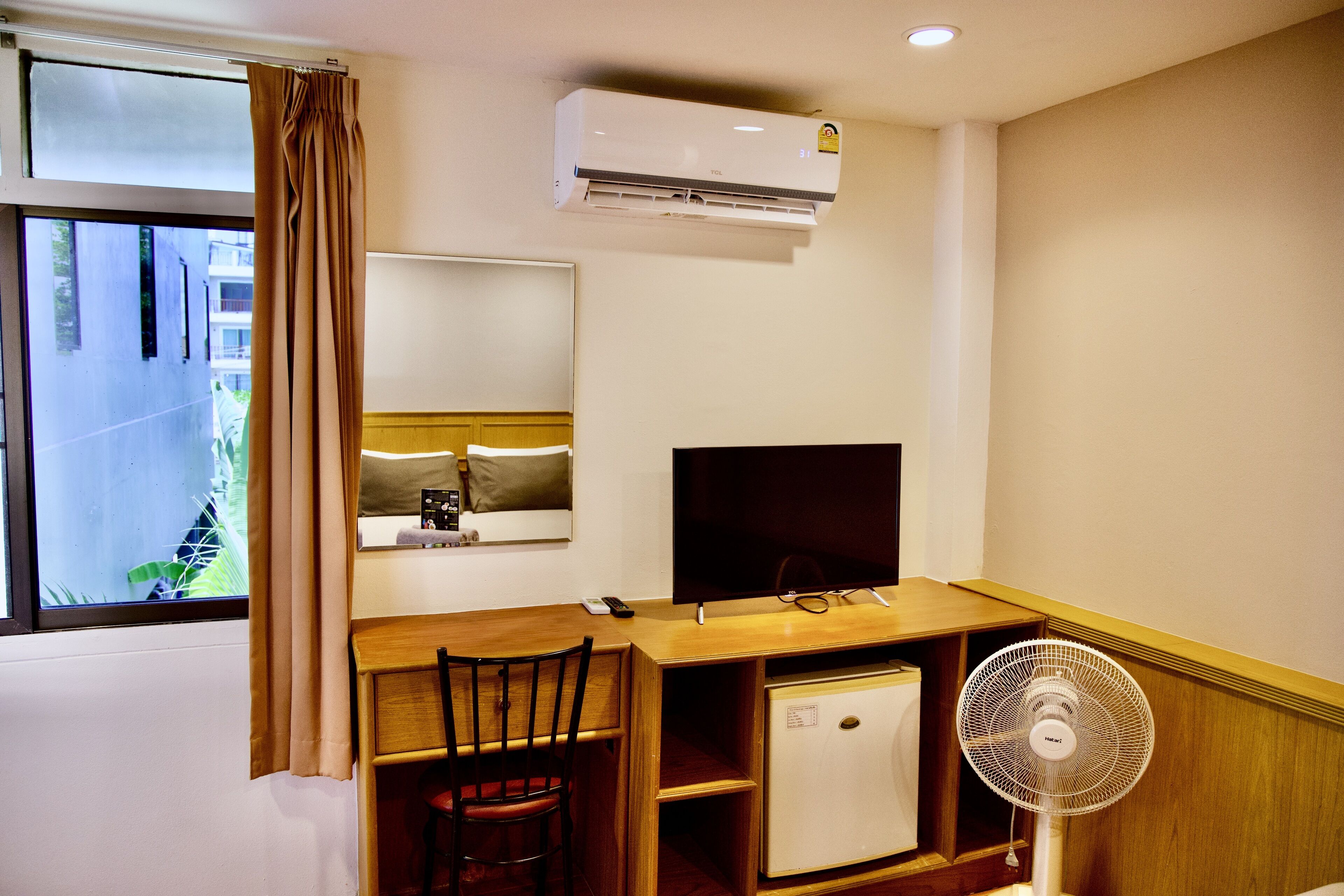 standard double room, 1 queen bed | free wifi, bed sheets