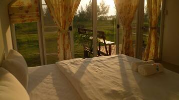 Family Cottage, 2 Bedrooms | Rollaway beds, free WiFi, bed sheets