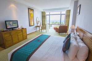 Minibar, safe på rommet, skrivebord og skrivebord for bærbar PC