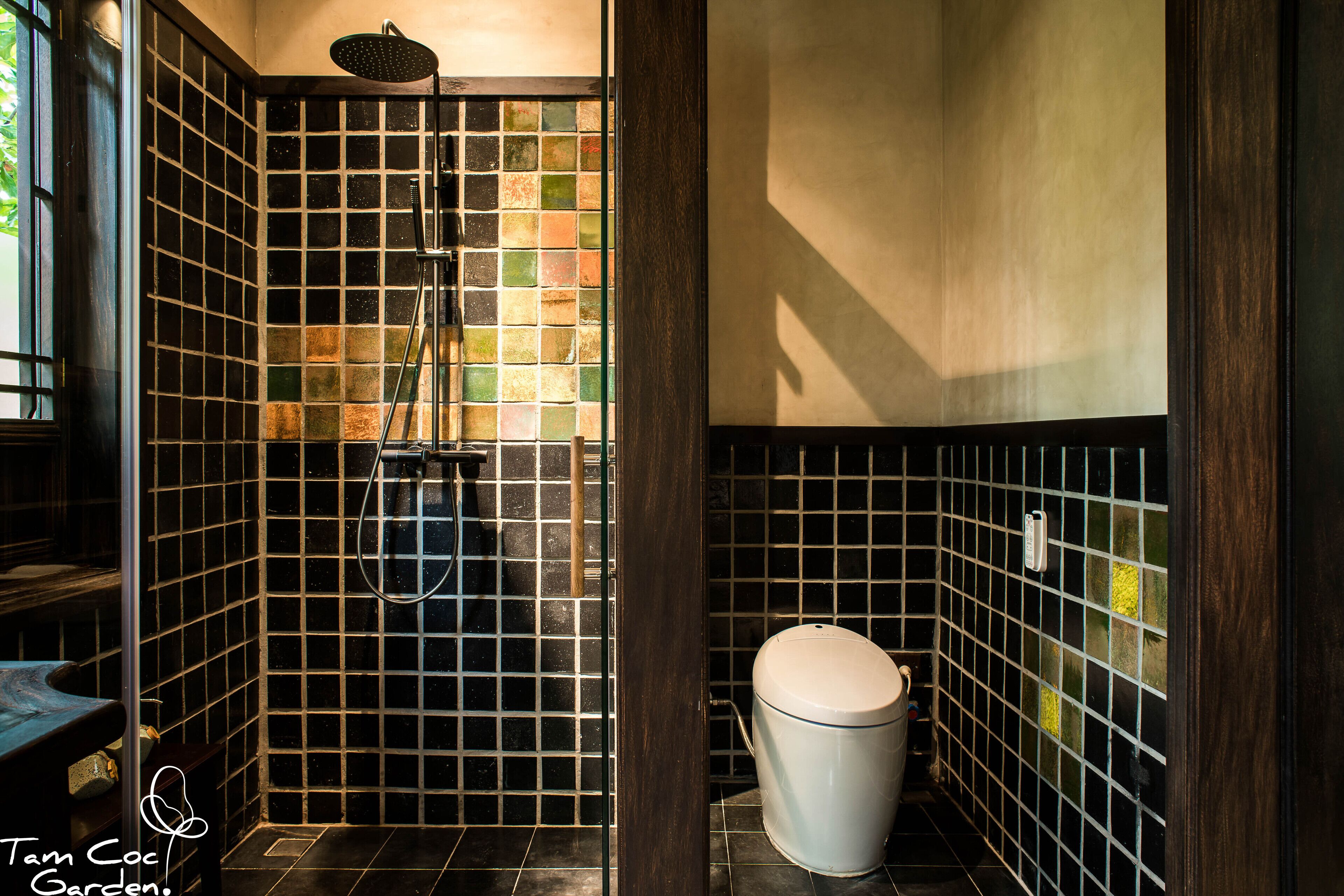 mountain verandah chamber | bathroom | combined shower/bathtub, free toiletries, hair dryer, bathrobes