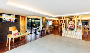 Daily buffet breakfast (THB 150 per person)