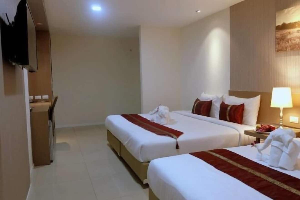 Minibar, in-room safe, desk, free WiFi