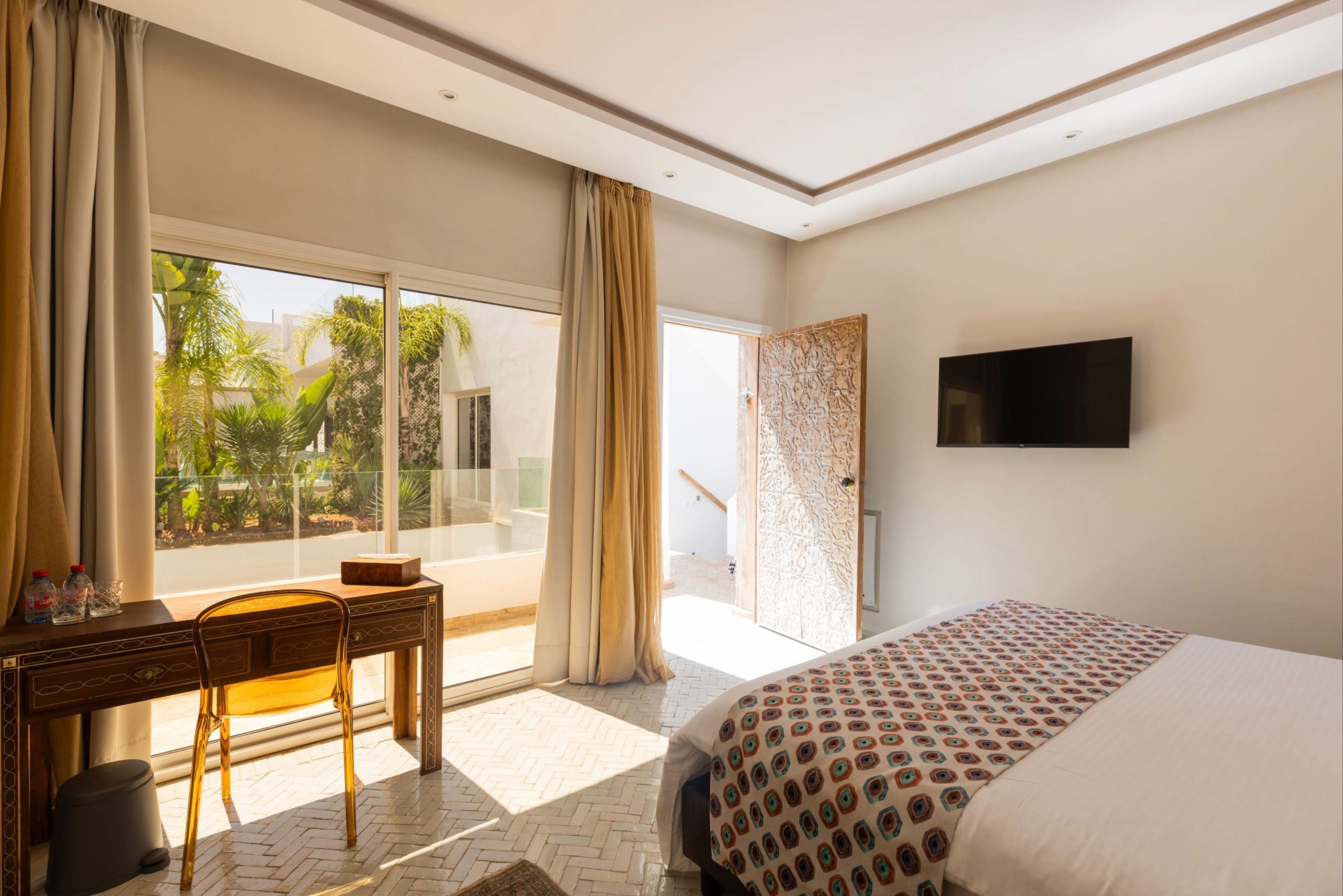 Premium bedding, in-room safe, rollaway beds, free WiFi