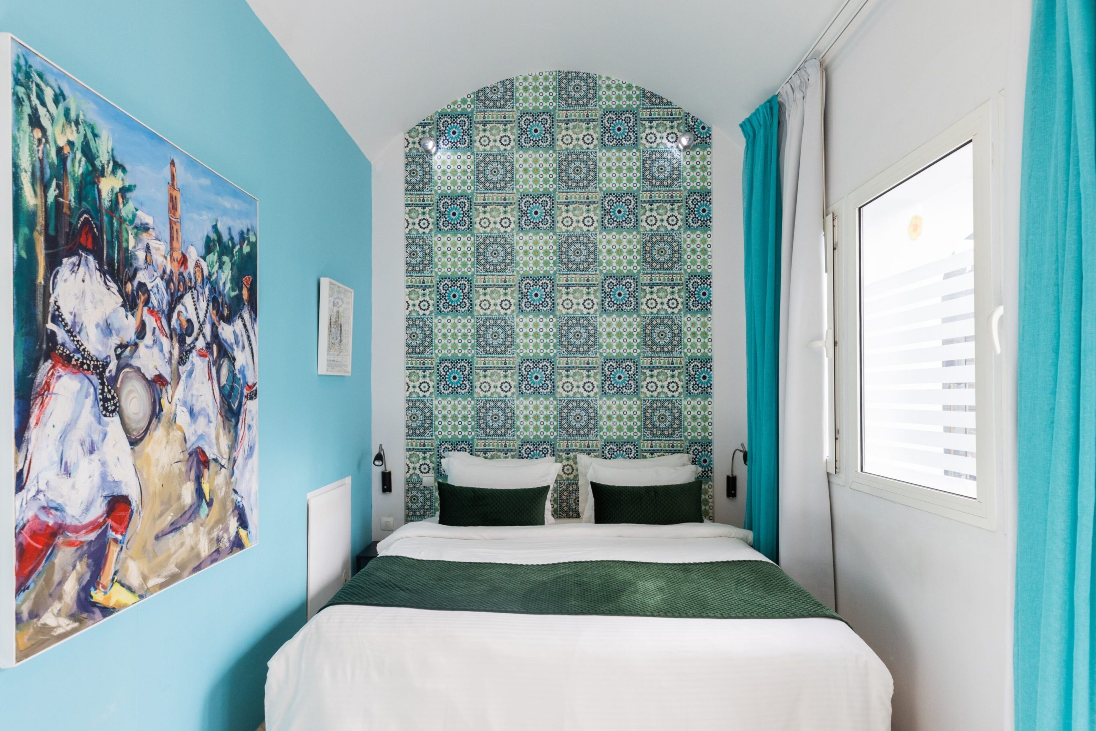 Premium bedding, in-room safe, rollaway beds, free WiFi