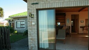 Terrace/patio - Kayser's Beach House (Kidd's Beach)