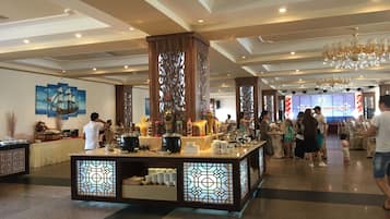 3 restaurants, breakfast, lunch, dinner served; international cuisine