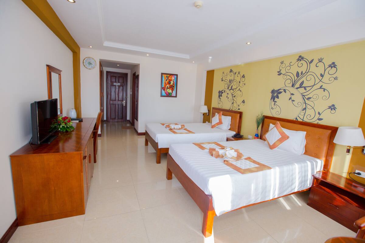 Deluxe Twin Room, Partial Sea View | Minibar, in-room safe, desk, blackout drapes