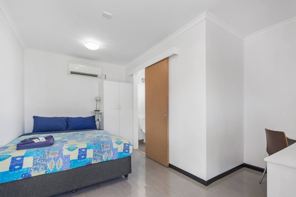 1 bilik tidur, peralatan tempat tidur premium, meja