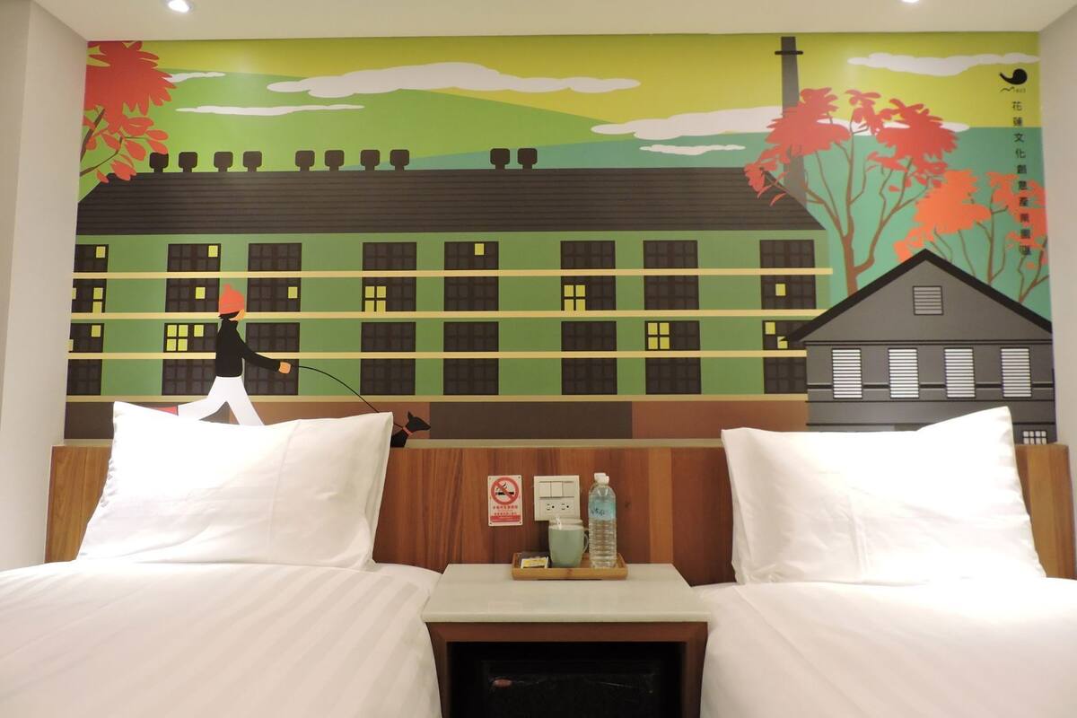 Premium bedding, desk, blackout drapes, soundproofing