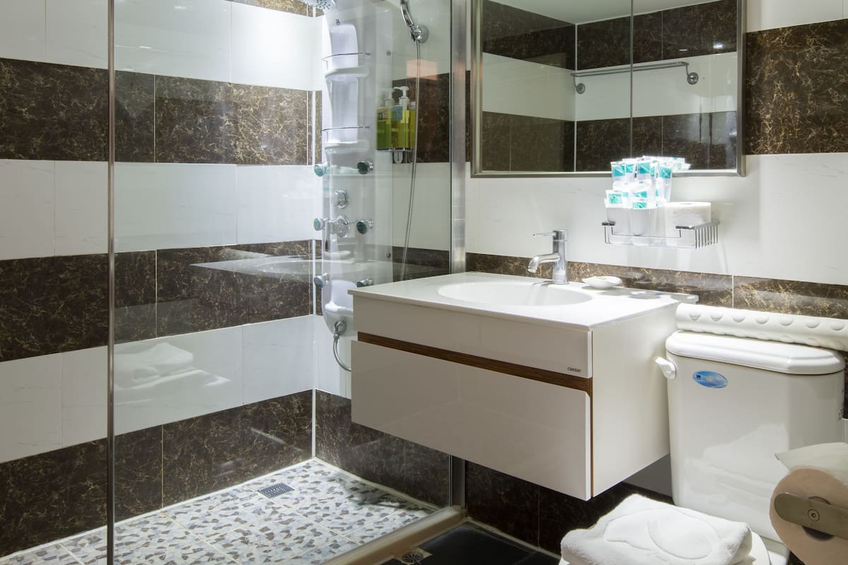family room | bathroom amenities | shower, rainfall showerhead, hair dryer, slippers