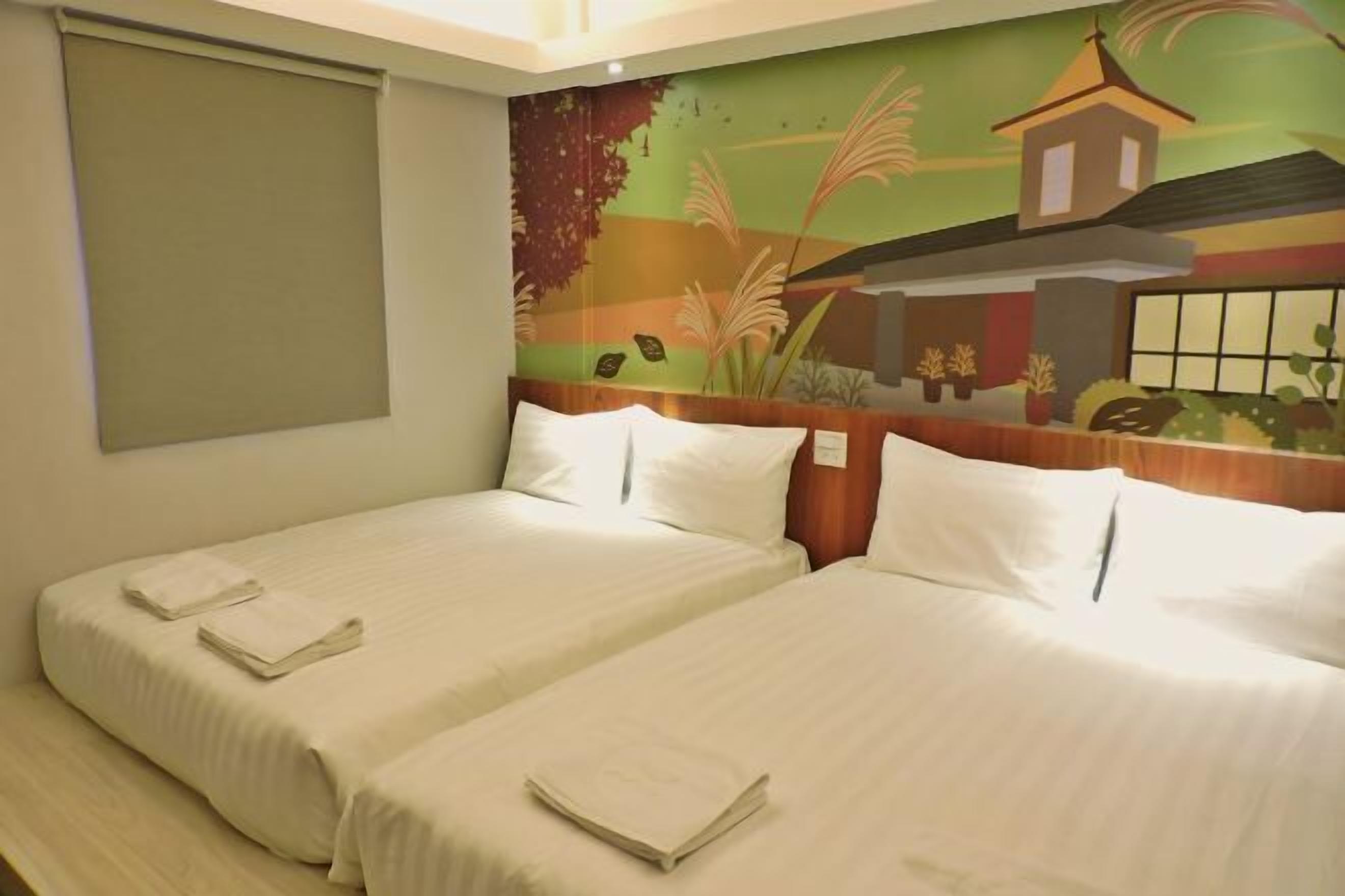 高級寝具、デスク、遮光カーテン、防音設備