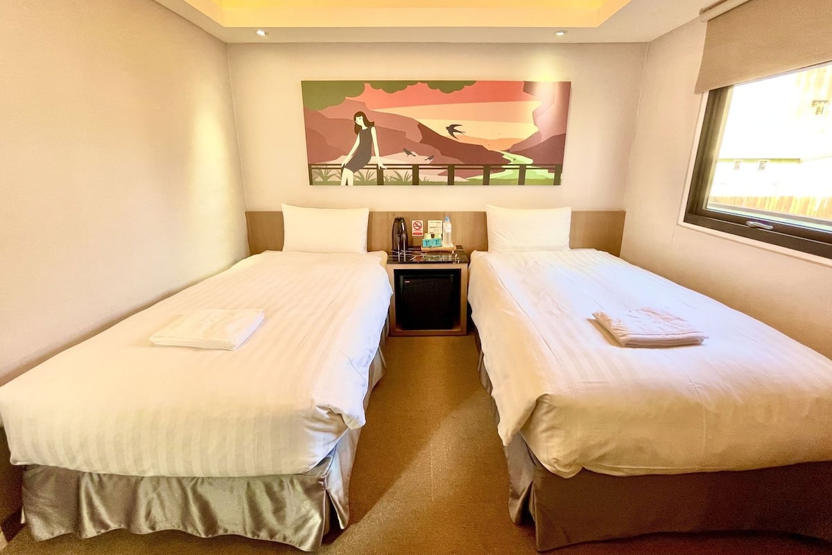 Premium bedding, desk, blackout drapes, soundproofing