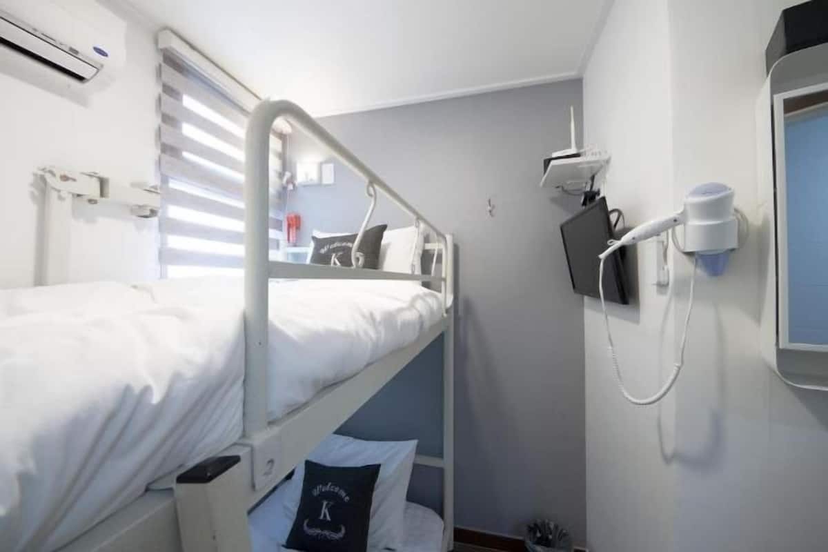 Free WiFi, bed sheets