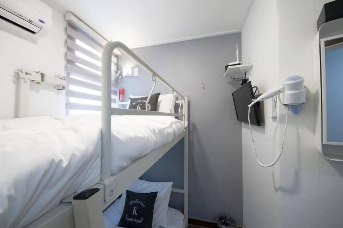 Free WiFi, bed sheets