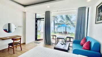 Quarto luxo, vista para o mar | Frigobar, cofres nos quartos, escrivaninha, cortinas blackout