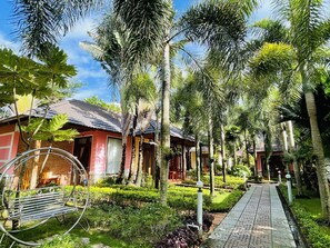 Bungalow Deluxe, vista al jardín | Terraza o patio