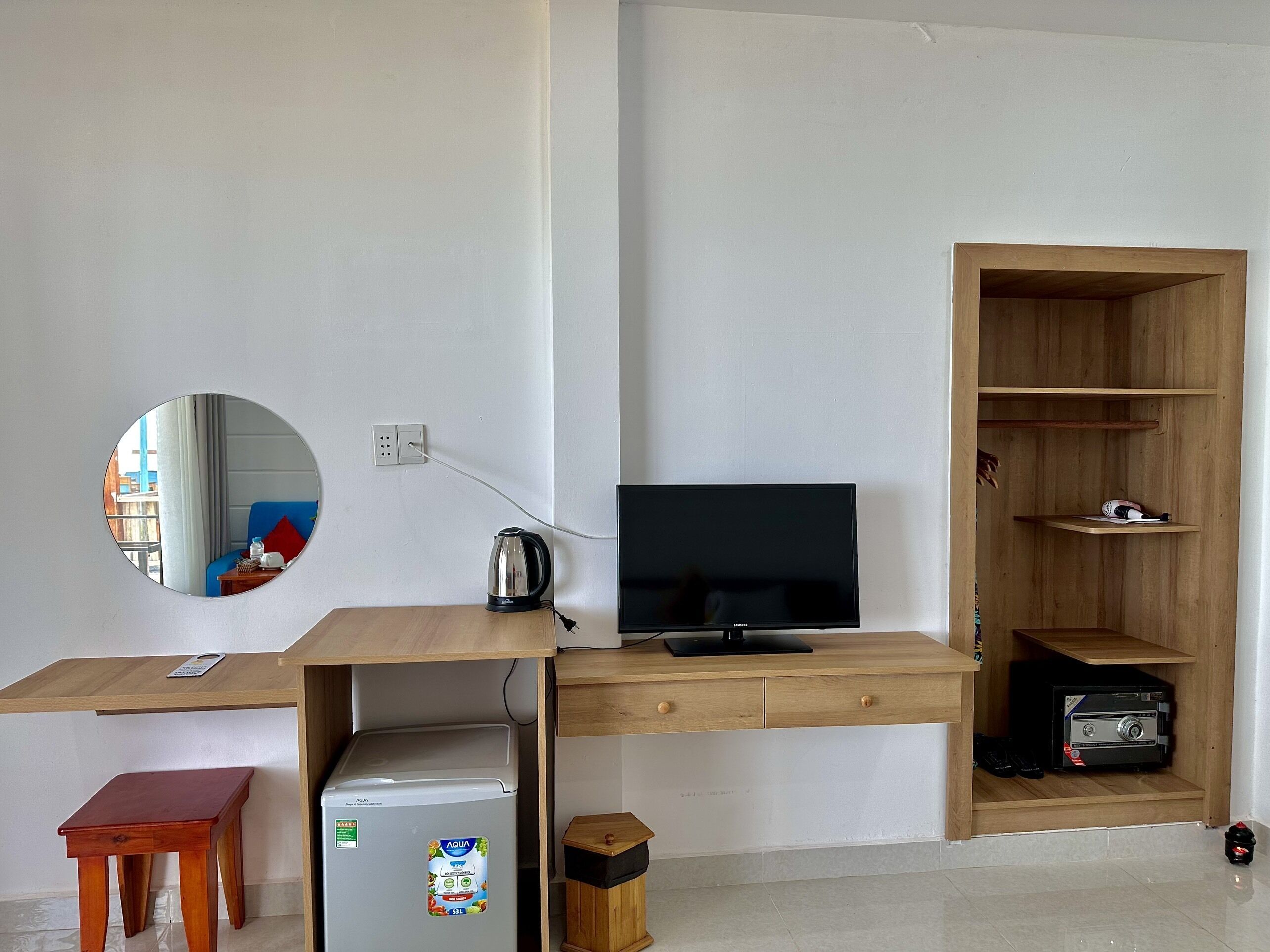 superior bungalow, beachfront | minibar, in-room safe, desk, blackout curtains