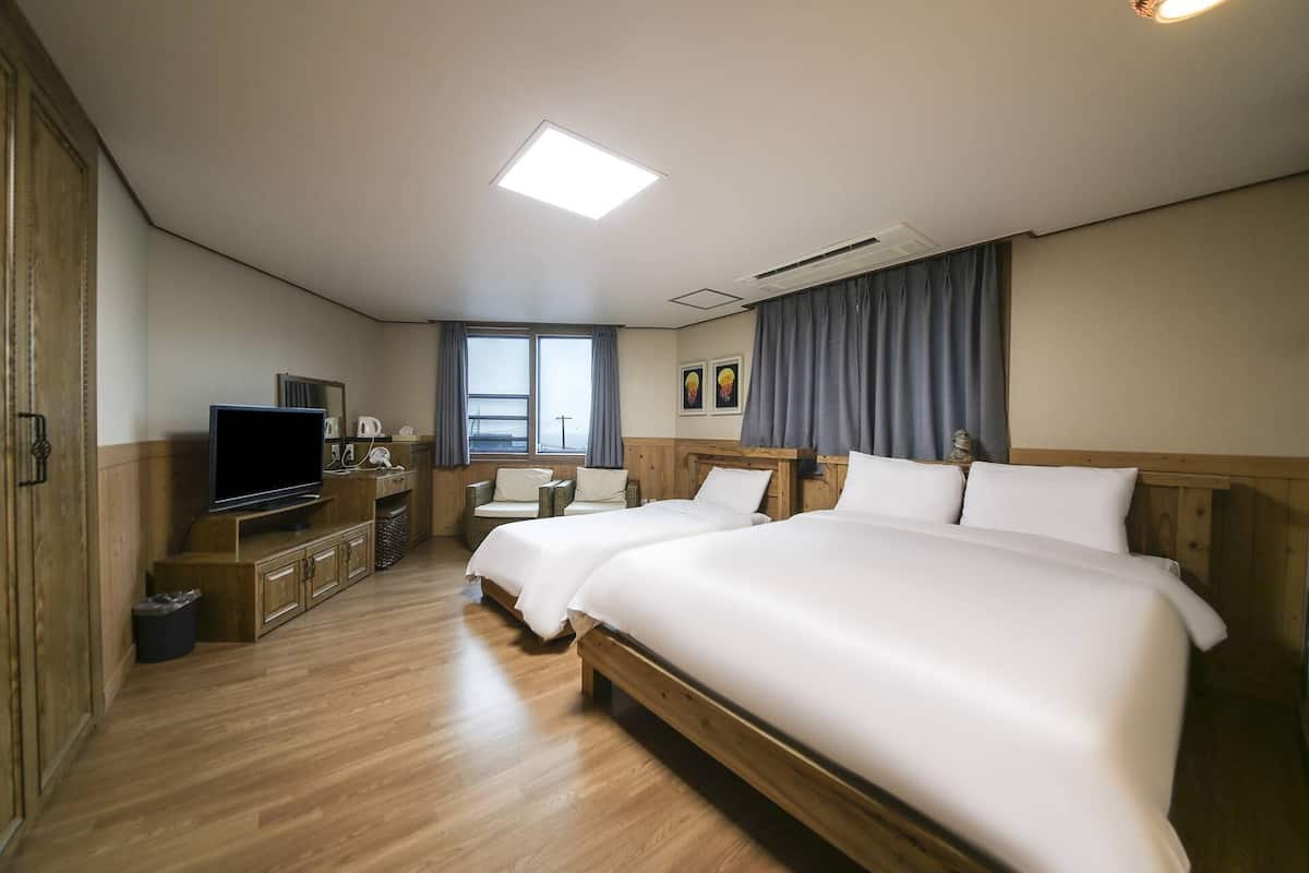 Family Double Room (20 PY) | 3 bedrooms, premium bedding, down comforters, desk