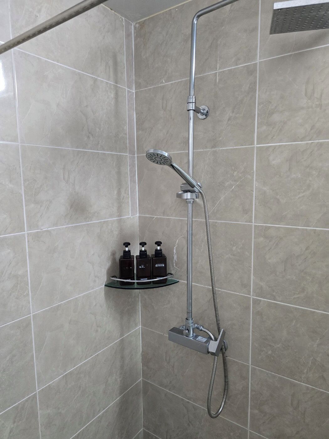 family suite, 3 bedrooms, partial ocean view (25 py) | bathroom | shower, free toiletries, hair dryer, slippers