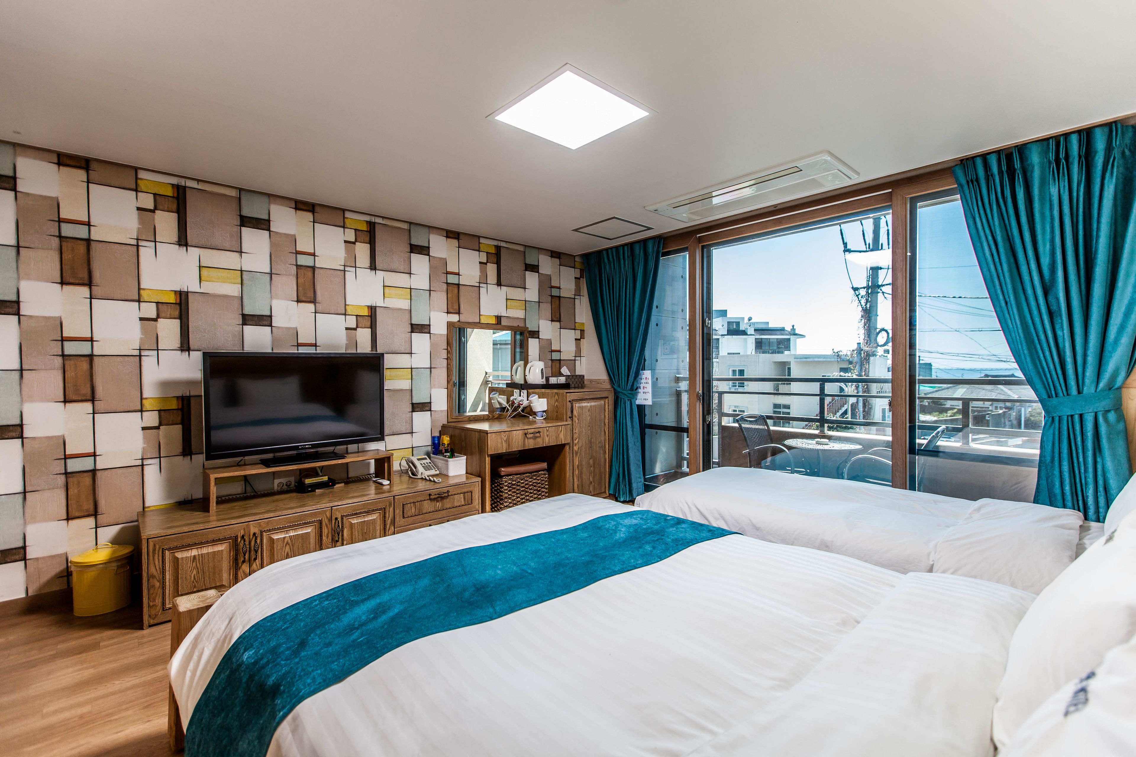 standard room (s type) | 3 bedrooms, premium bedding, down duvets, desk