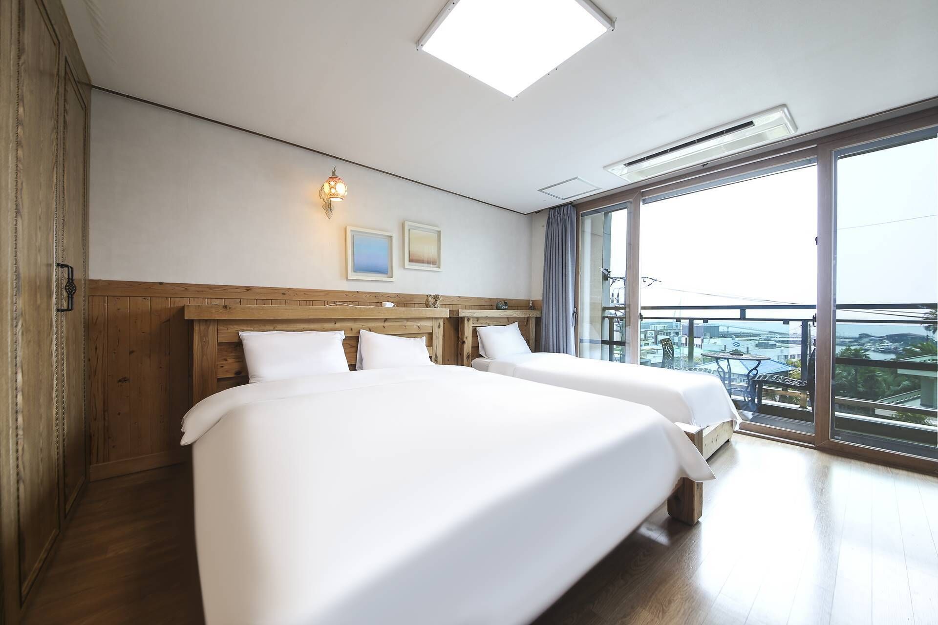 standard double or twin room, sea view | 3 bedrooms, premium bedding, down duvets, desk