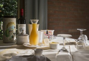 Daily continental breakfast (EUR 12.50 per person)